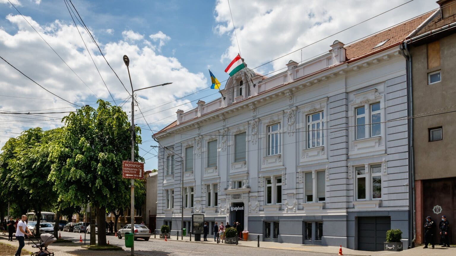 Schools Forced to Remove Hungarian Flags in Transcarpathia