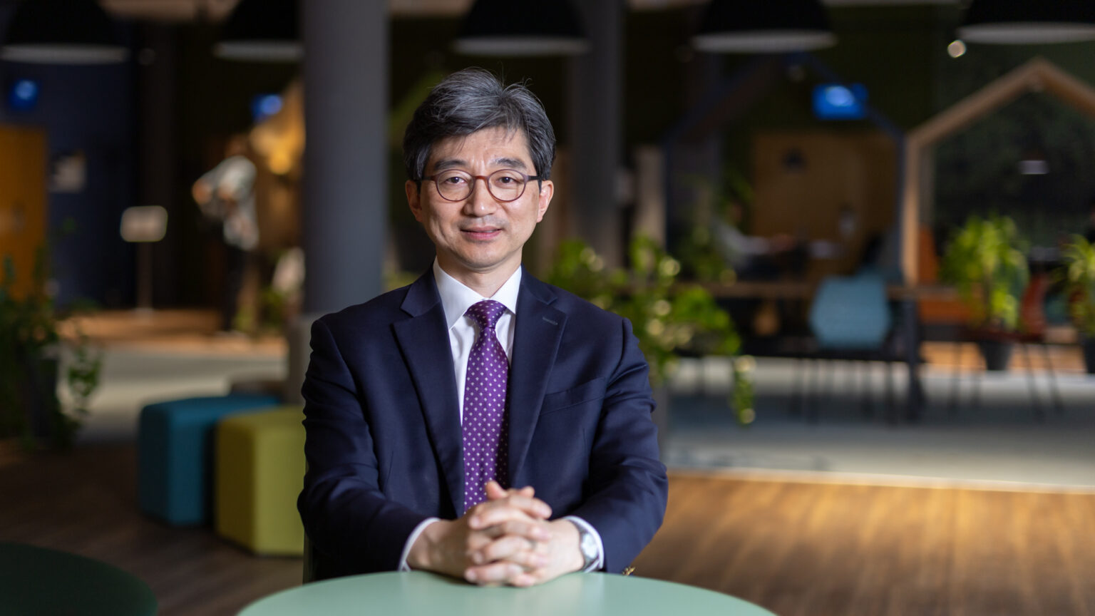 Between the Universal and the Particular — An Interview with Professor Eunseok Paik