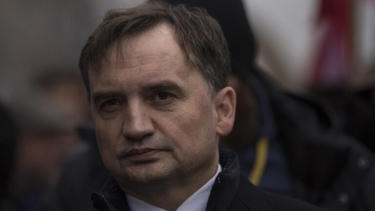 Hungary Strips Former Polish Government Officials of Orbán-Era Refugee Status 