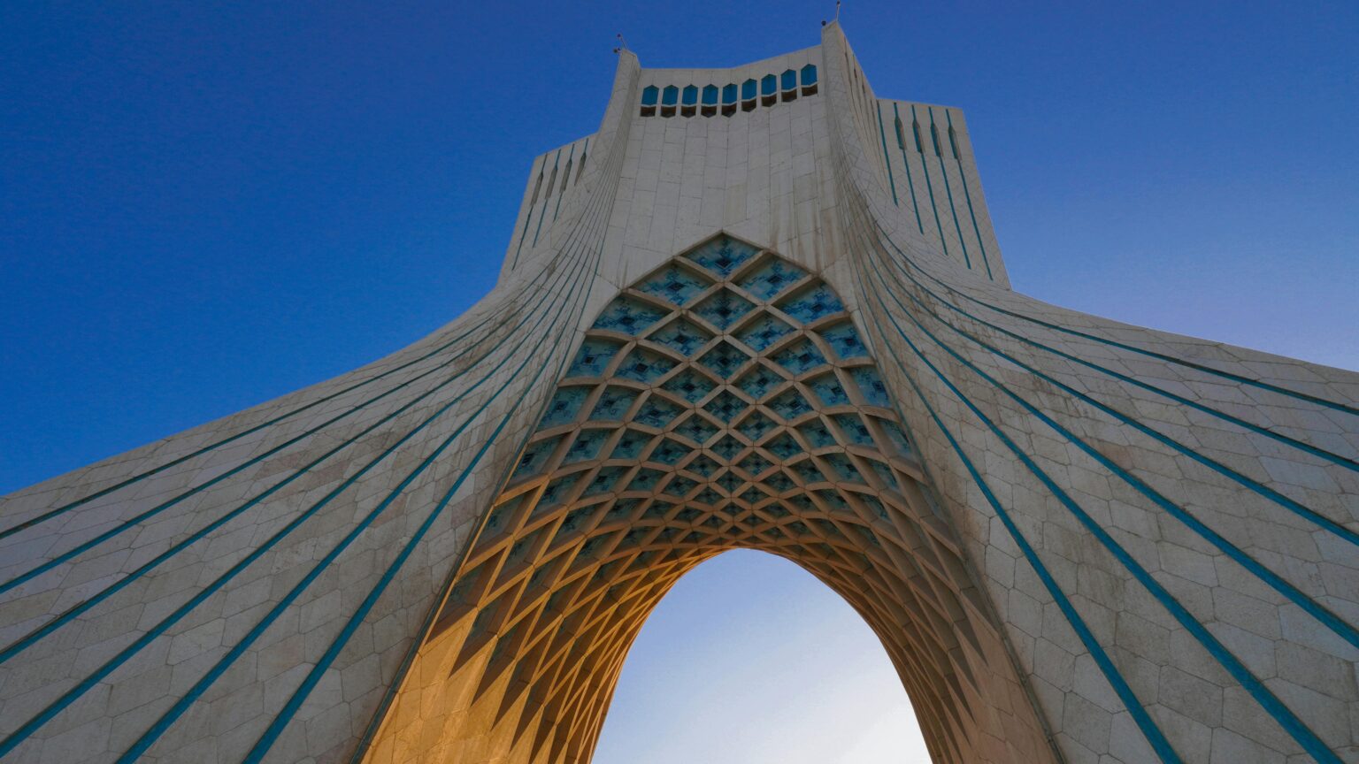 Confronting the Iranian Regime
