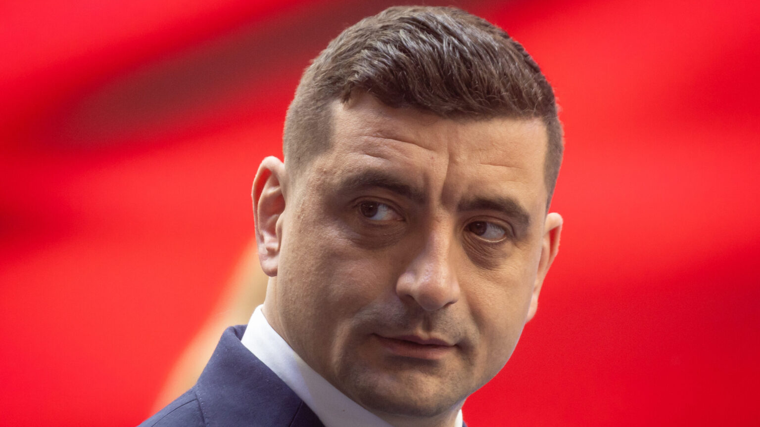 Hungary Faces Strategic Paradox as Romania Crisis Deepens