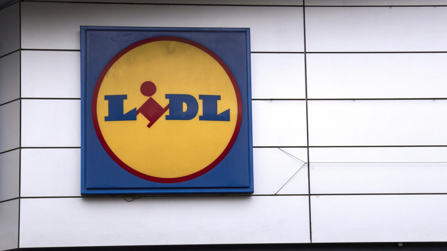Lidl Tests Scan & Go Shopping System in Three Hungarian Stores