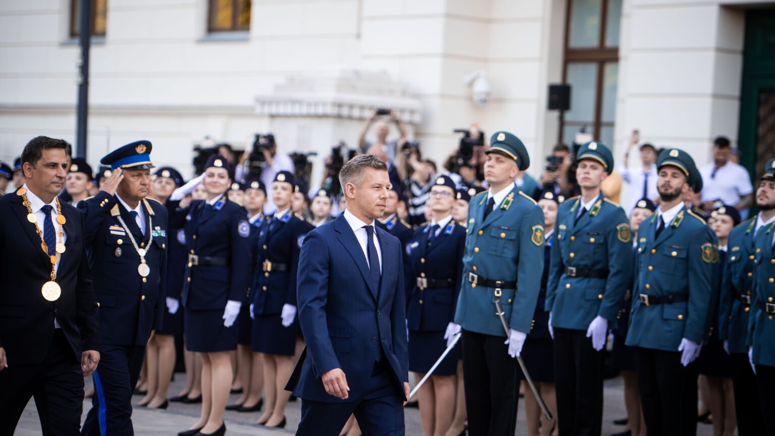 Hungarian PM Calls on Newly Commissioned Officers to Defend Law and Integrity