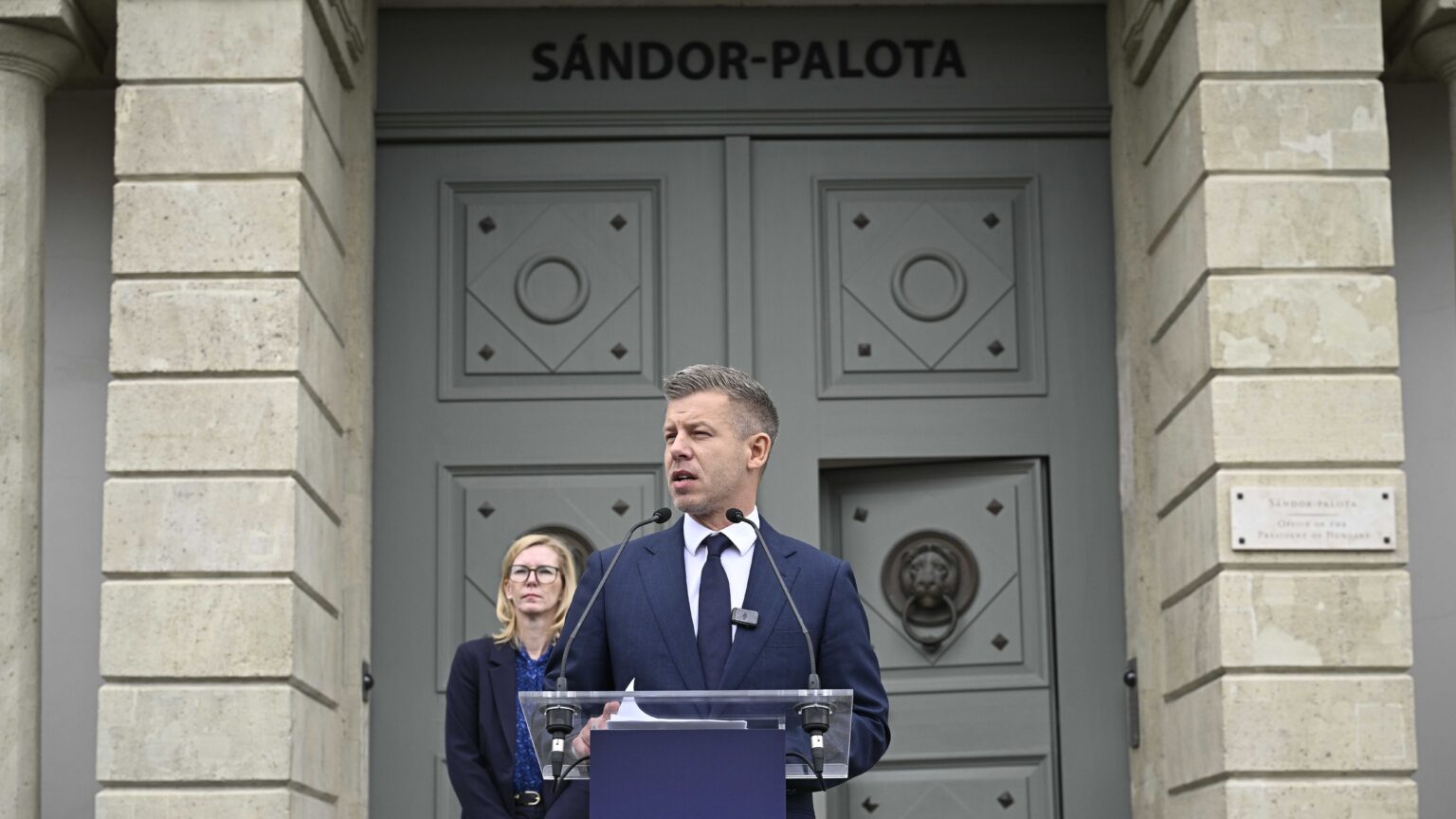 Magyar Threatens Constitutional Amendment if President Refuses to Resign