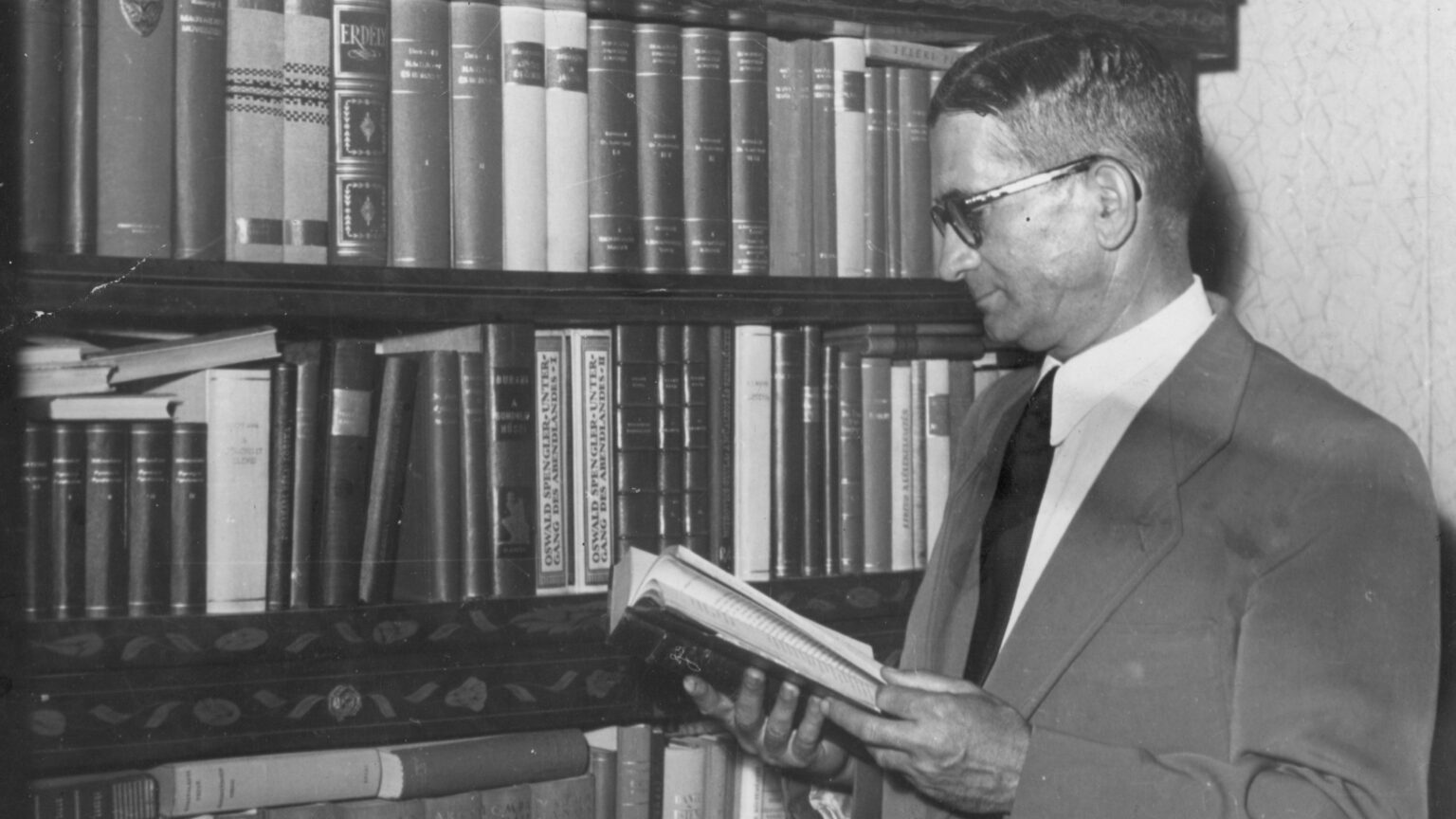 The Hungarian Prime Minister Whose Father Saved Thousands of Jews