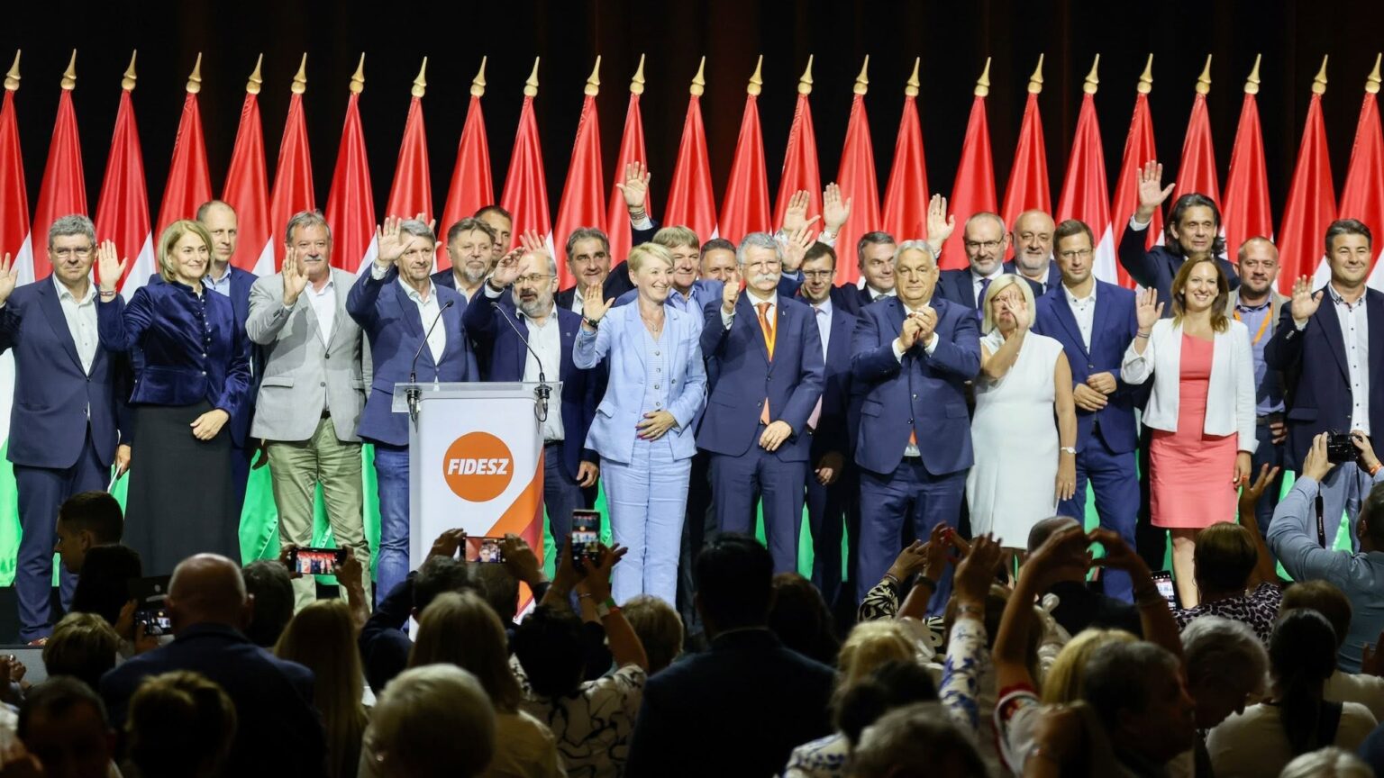 Fidesz Asks Members to Judge Orbán, Consider Dissolution in Internal Survey