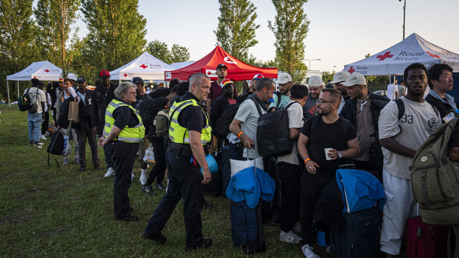 Dutch Aid Groups Leave Ter Apel Asylum Centre Amid Growing Violence and Fear