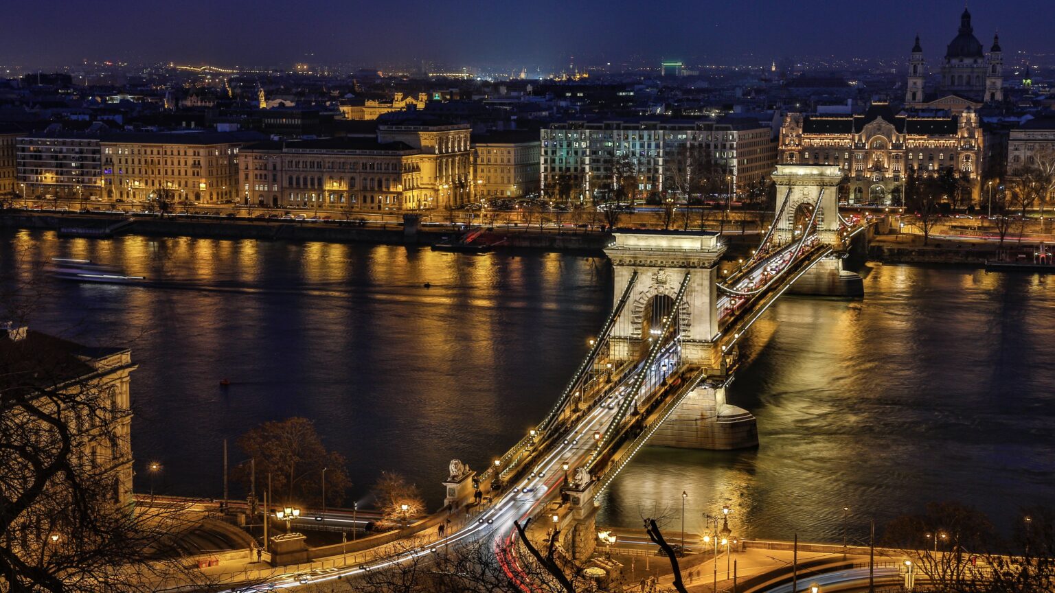 Man Falls Into Danube During Bar Fight in Budapest